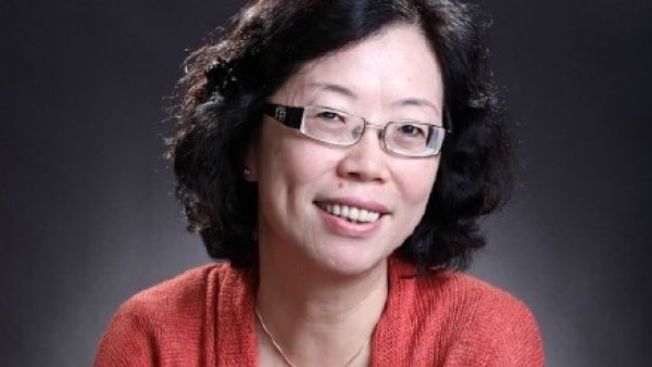 舒婷：在澄澈明净的天空下