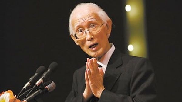 余光中：我心里有猛虎在细嗅蔷薇